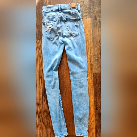 American Eagle Distressed Jeans - Picture 2 of 4
